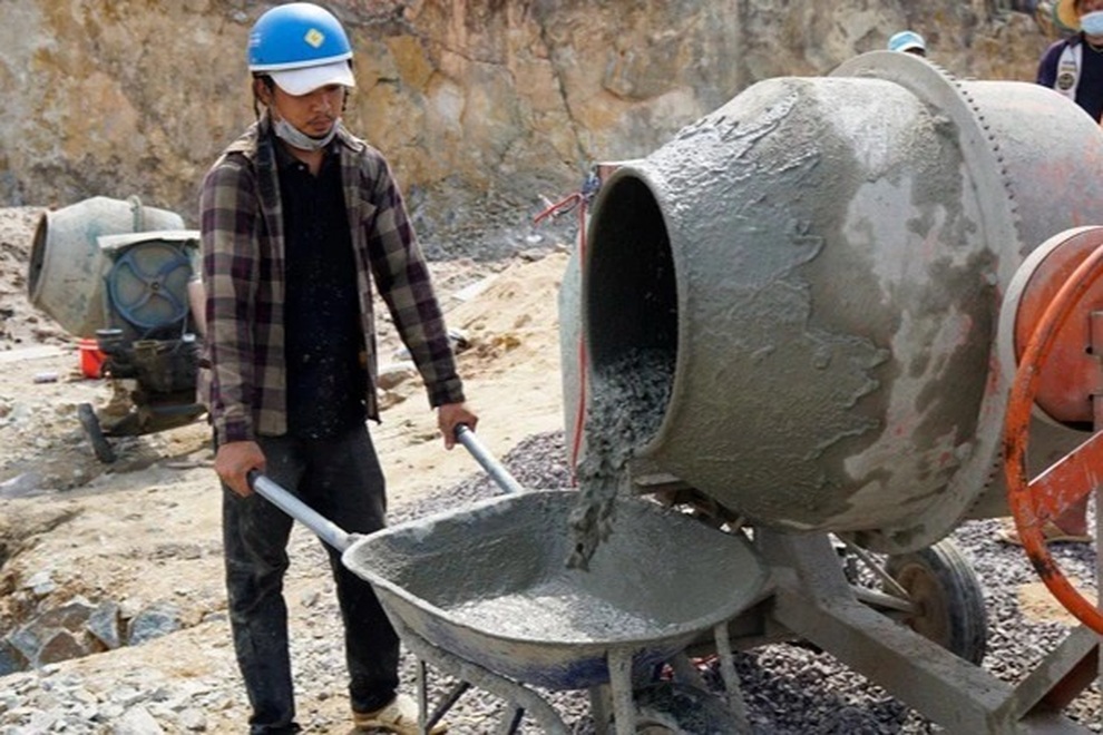 Hướng dẫn viên du lịch mướt mồ hôi ở... công trình xây dựng - 6 Hướng dẫn viên du lịch mướt mồ hôi ở... công trình xây dựng - 6
