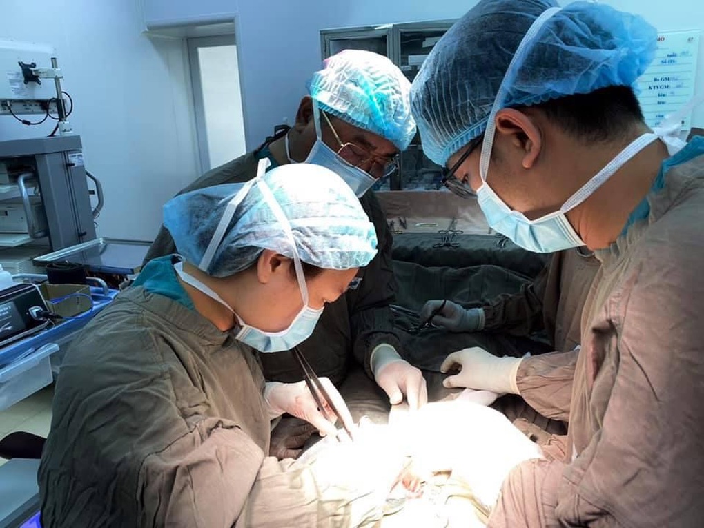 Kỳ lạ thai nhi chui vào đại tràng làm tổ - 1 Kỳ lạ thai nhi chui vào đại tràng làm tổ - 1