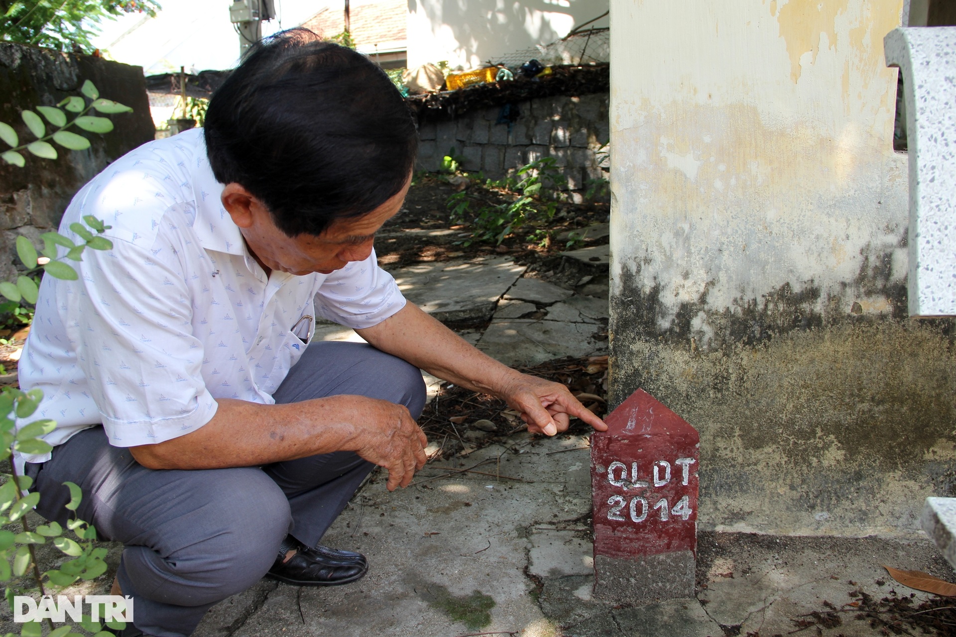 Đình 173 năm tuổi giằng néo bằng dây thép, dân vừa làm lễ vừa lo sập - 8 Đình 173 năm tuổi giằng néo bằng dây thép, dân vừa làm lễ vừa lo sập - 8