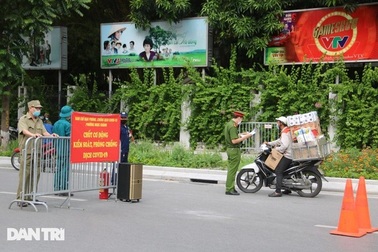 Công an Hà Nội: Siết chặt kiểm soát, không có chuyện dỡ chốt!