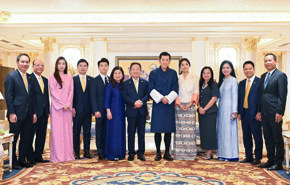Quốc vương Bhutan và Hoàng hậu tới thăm Tập đoàn TT Group - 3 Quốc vương Bhutan và Hoàng hậu tới thăm Tập đoàn TT Group - 3
