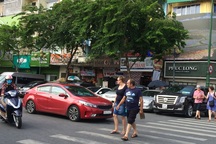 TPHCM chính thức thu phí lòng đường, vỉa hè?