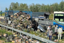 Tông xe liên hoàn trên cao tốc Vĩnh Hảo - Phan Thiết