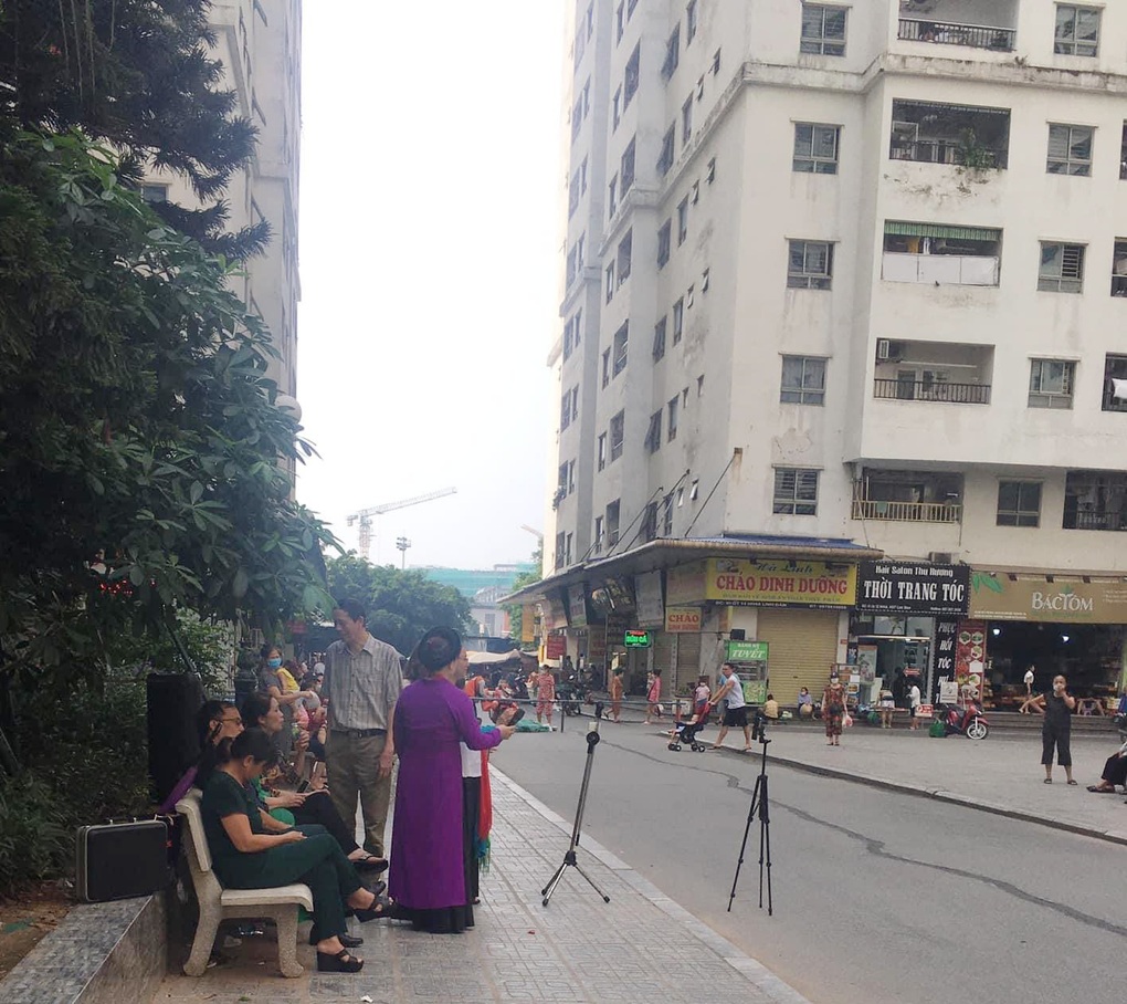 Vỡ mộng ở chung cư: Mở nhạc đám ma át loa hát karaoke - 1 Vỡ mộng ở chung cư: Mở nhạc đám ma át loa hát karaoke - 1