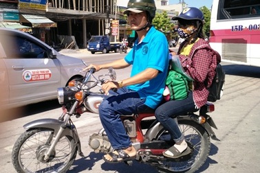 Câu lạc bộ xe cổ Honda 67 tham gia chở miễn phí thí sinh 