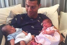 C.Ronaldo lại bị chỉ trích dữ dội vì chuyện nhờ người đẻ thuê