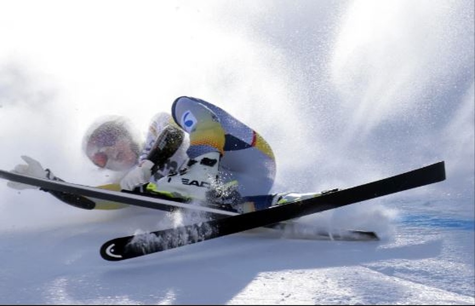 Hoa khôi trượt tuyết gãy chân kinh hoàng khi tiếp đất lỗi trên đường đua - 3