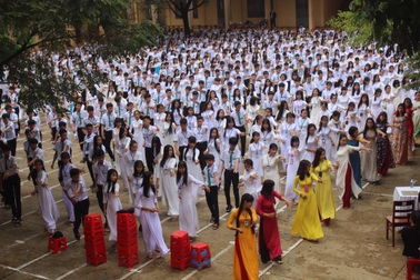 Thầy cô và gần 1.000 học sinh nhảy cha cha cha gây “sốt” mạng xã hội