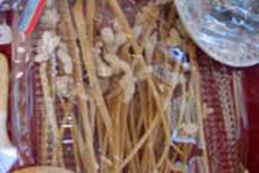 Pín rắn làm từ… gân bò