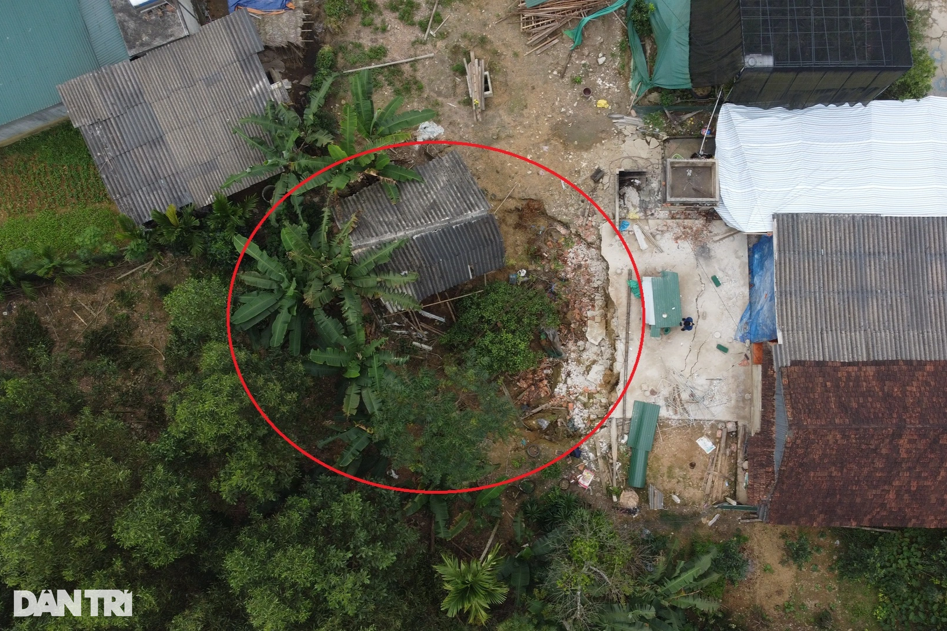 Hố tử thần sau tiếng động lớn: Dân đi thuê nhà ở tạm trước Tết - 1 Hố tử thần sau tiếng động lớn: Dân đi thuê nhà ở tạm trước Tết - 1
