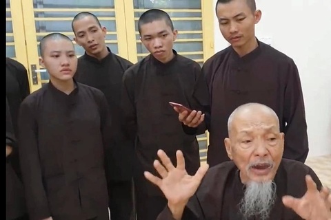 Công an ghi lời khai xuyên đêm ở Tịnh thất Bồng Lai, thu nhiều tài liệu