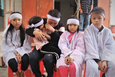 Buốt lòng cảnh 4 đứa trẻ bơ vơ mất mẹ ngày cận Tết, bố mang bệnh hiểm nghèo