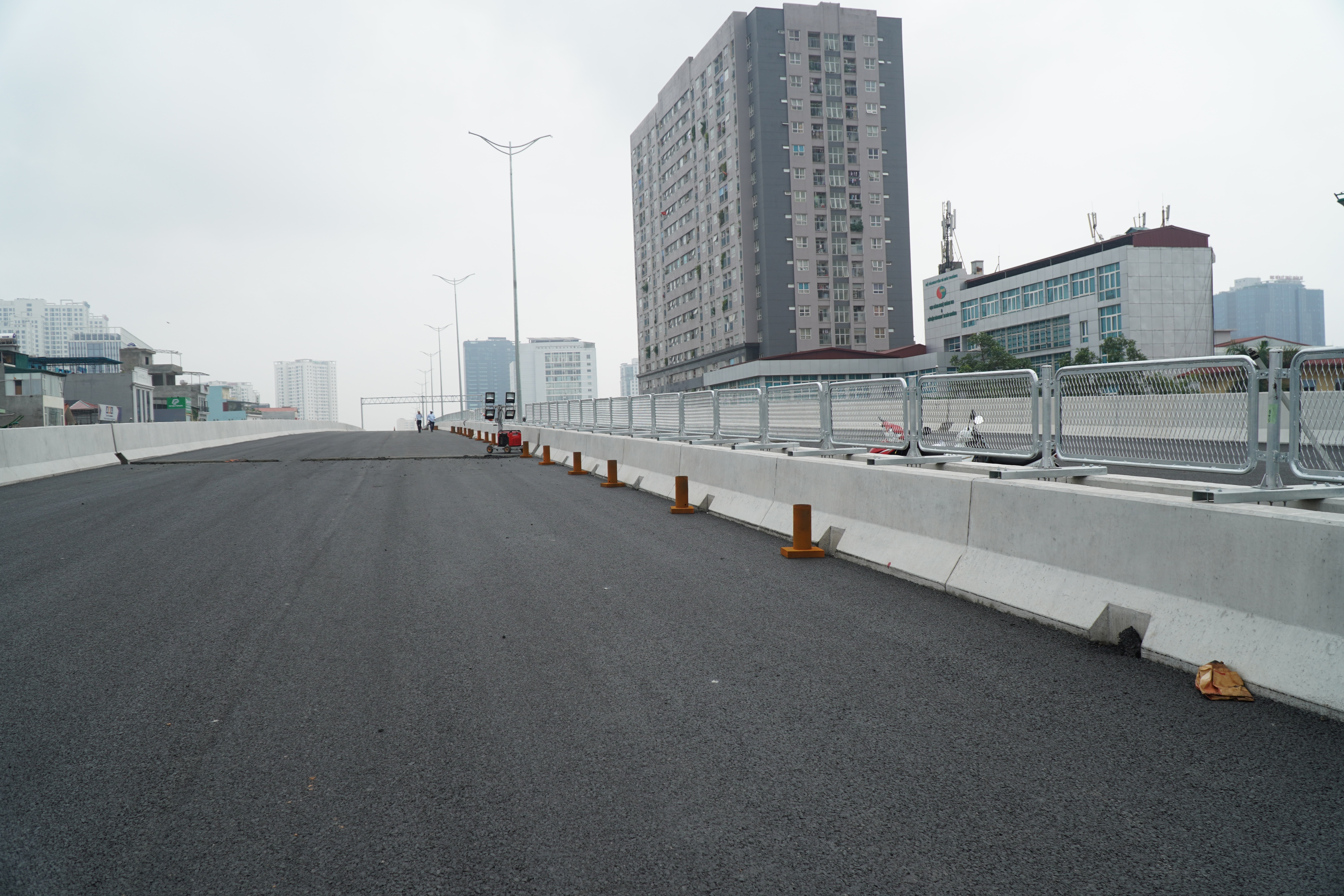 Hà Nội: Cầu cạn 5.000 tỷ đồng “khoác áo mới” chờ ngày thông xe - 21