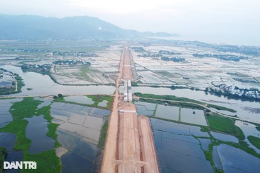 Hàng chục nhà dân nằm trong dòng chảy tiêu thoát lũ dự án hơn 2.600 tỷ đồng