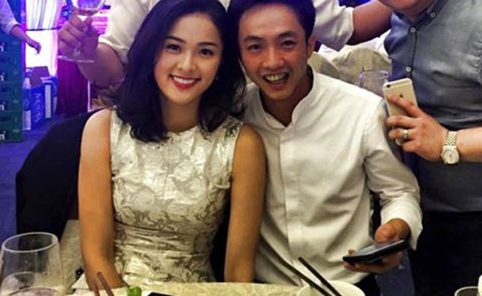 
Và gắn liền với các hotgirl showbiz Việt.
