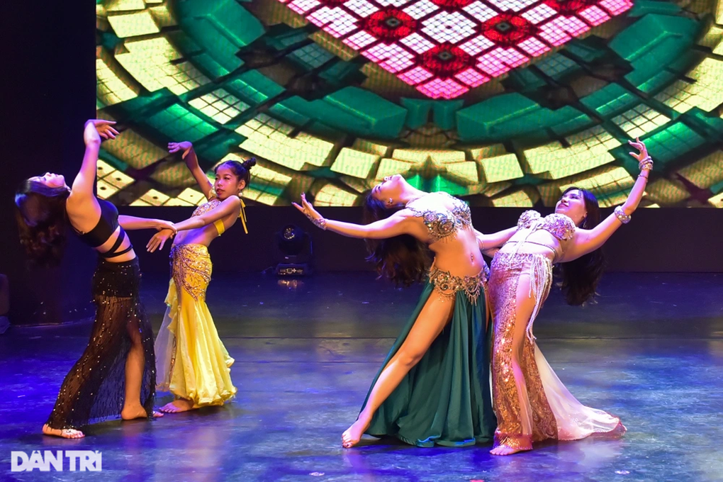 Mãn nhãn các tiết mục Belly Dance trong sự kiện kỷ niệm 10 năm cuộc thi - 4 Mãn nhãn các tiết mục Belly Dance trong sự kiện kỷ niệm 10 năm cuộc thi - 4
