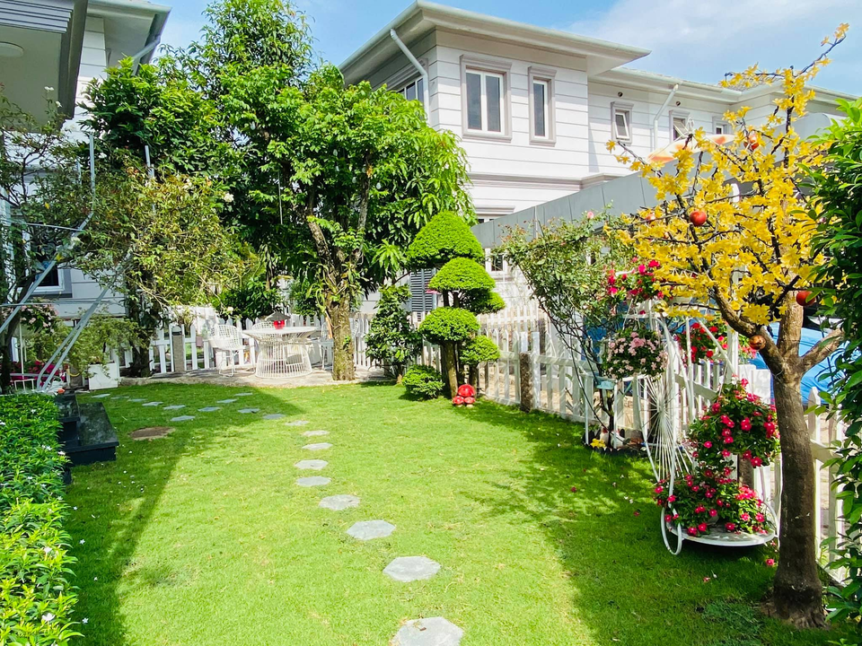 Căn biệt thự có khu vườn “hoa nở suốt 4 mùa” đẹp tuyệt ở Sài Gòn - 1 Căn biệt thự có khu vườn “hoa nở suốt 4 mùa” đẹp tuyệt ở Sài Gòn - 1