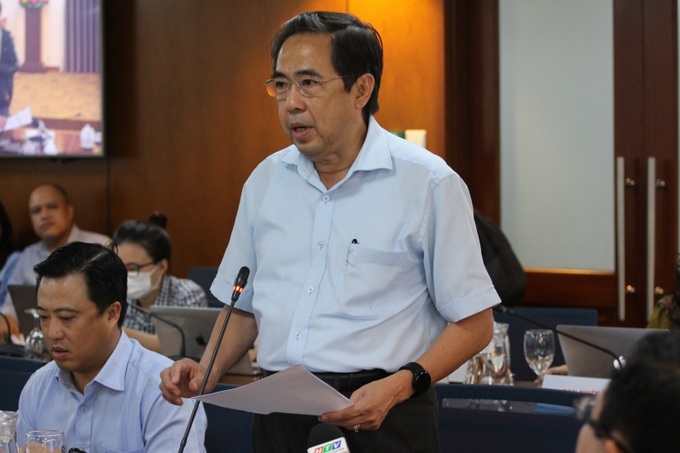 Ông Nguyễn Văn Lâm - Phó Giám đốc Sở LĐ-TB&XH TP.HCM phát biểu tại buổi họp báo về tình hình kinh tế - xã hội chiều 18/5.