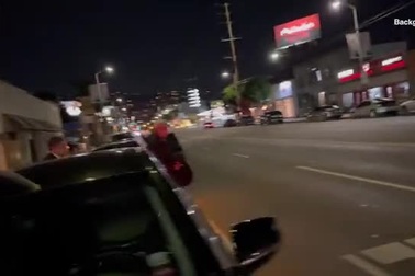 76 tuổi, Cher dính tin đồn hò hẹn với nhà sản xuất âm nhạc... 36 tuổi