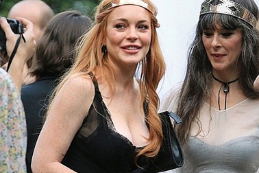 Lindsay Lohan khoe thân hình đầy đặn hơn sau khi cai nghiện 