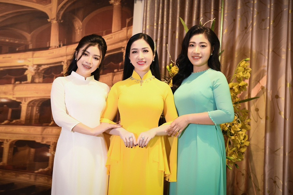 Phương Nga hát Bài ca người giáo viên nhân dân tri ân các thầy cô - 2 Phương Nga hát Bài ca người giáo viên nhân dân tri ân các thầy cô - 2