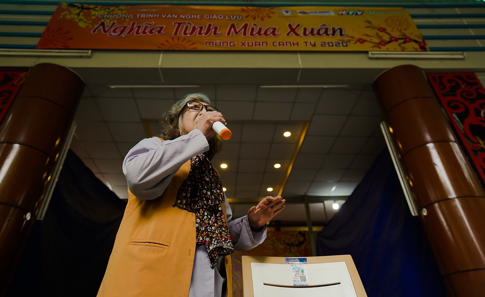 Mang “nghĩa tình mùa xuân” ấm áp đến với nghệ sĩ neo đơn ngày cuối đông - 6