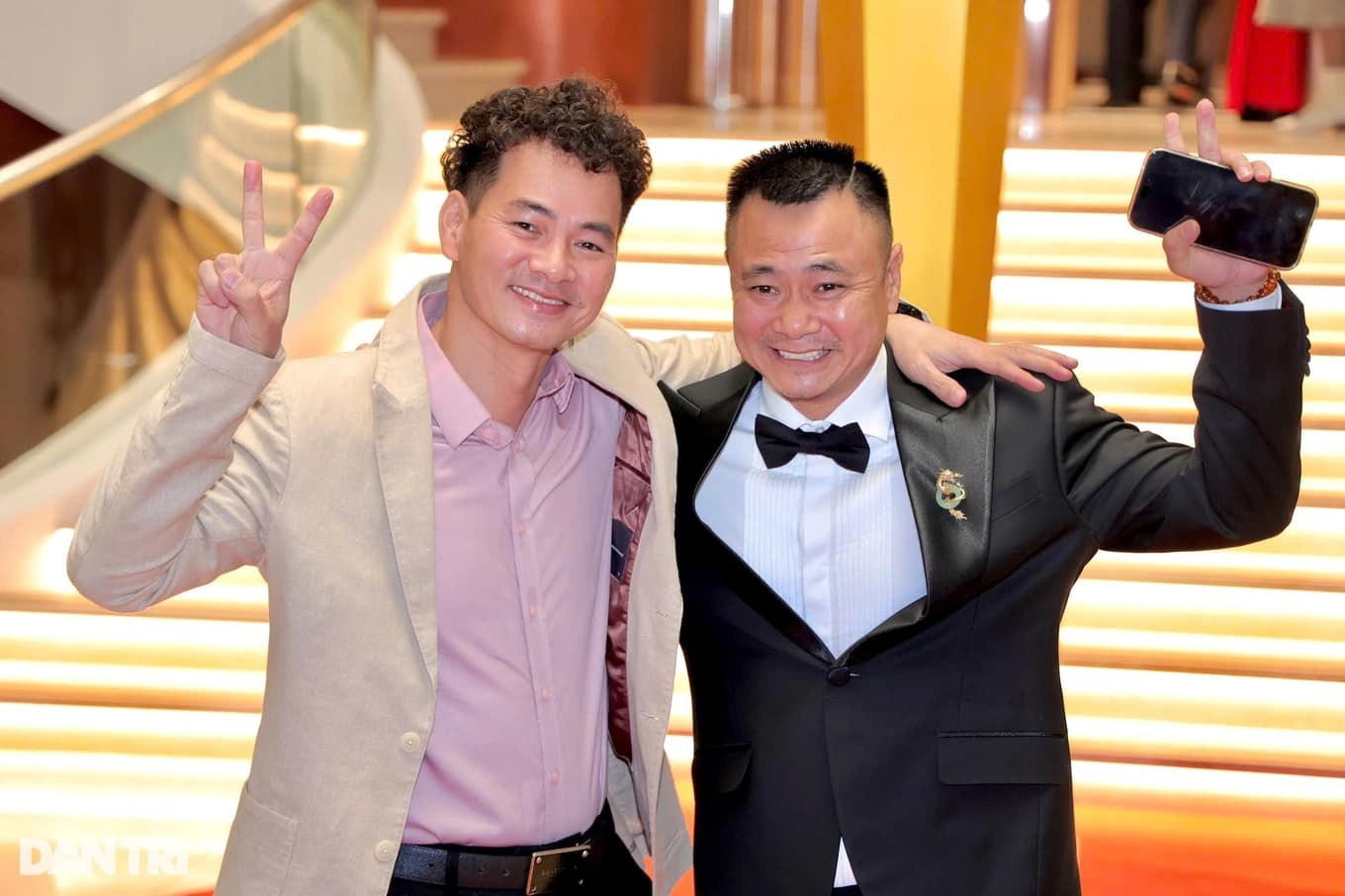 বছরের শুরুতে পিপলস আর্টিস্ট তু লং পিপলস আর্টিস্ট জুয়ান বাকের জন্মস্থান পরিদর্শন করেছেন - ২ NSND Tự Long về thăm quê nội của NSND Xuân Bắc dịp đầu năm - 2