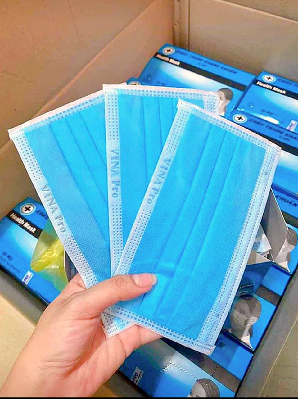 Bỏ trăm triệu đồng ôm khẩu trang y tế, tham đầu cơ lỗ chồng lỗ - 2 Bỏ trăm triệu đồng ôm khẩu trang y tế, tham đầu cơ lỗ chồng lỗ - 2