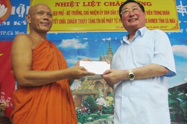 Bộ trưởng Giàng Seo Phử chúc Tết đồng bào dân tộc Khmer