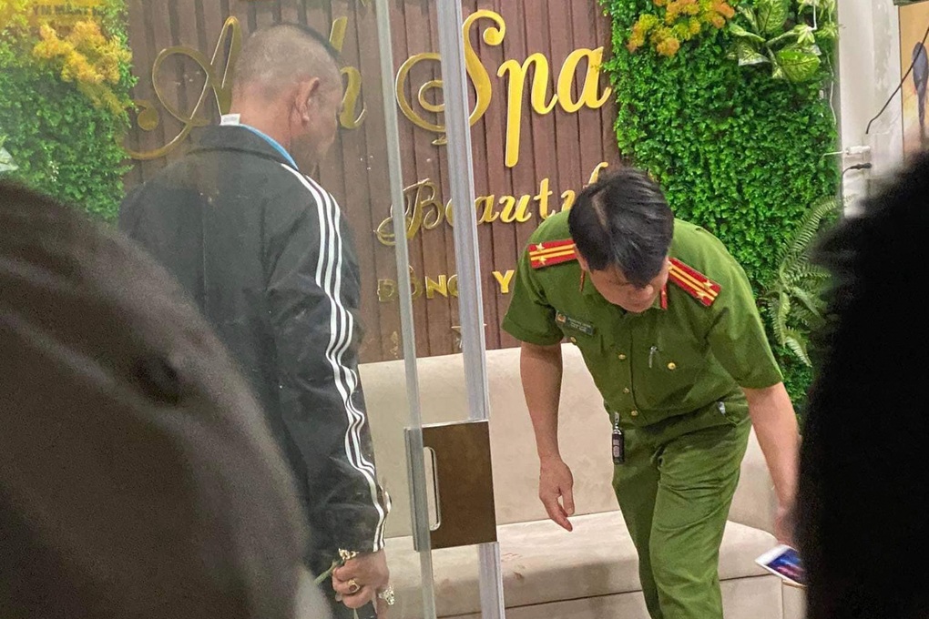 Nghi phạm giết bạn gái rồi tự sát đã qua cơn nguy kịch - 1 Nghi phạm giết bạn gái rồi tự sát đã qua cơn nguy kịch - 1
