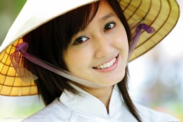 Nón bài thơ Huế là một trong những trang phục truyền thống đặc sắc thế giới