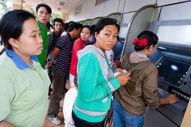 Bắt đầu thu phí ATM nội mạng