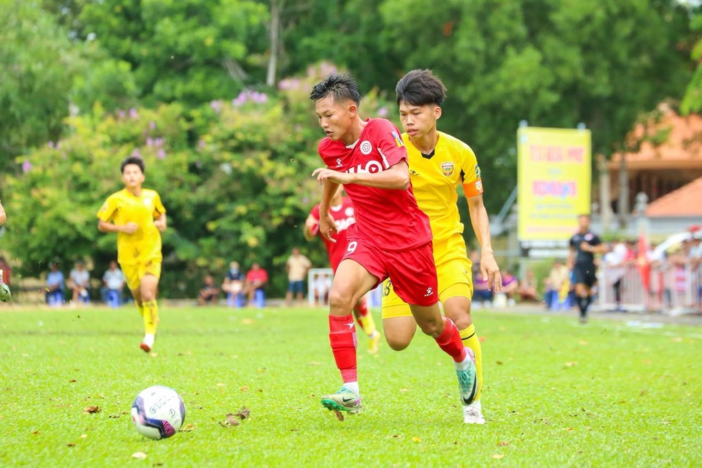 Nhiều bất ngờ xảy ra tại giải bóng đá U17 quốc gia 2024 - 1 Nhiều bất ngờ xảy ra tại giải bóng đá U17 quốc gia 2024 - 1
