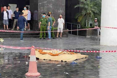 Nam thanh niên rơi từ tầng cao chung cư ở Hà Nội xuống đất tử vong