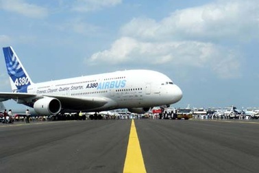 Airbus bán 20 “khách sạn bay” A380 giá khủng