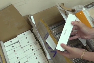 Phá đường dây buôn lậu iPhone, máy tính trị giá 300 tỷ đồng