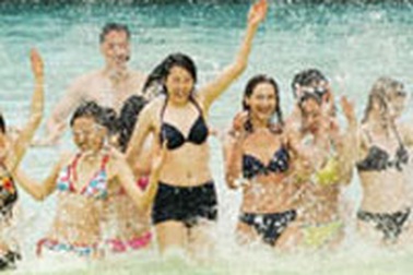 Hàn Quốc: Phụ nữ tắm biển mặc bikini được thưởng