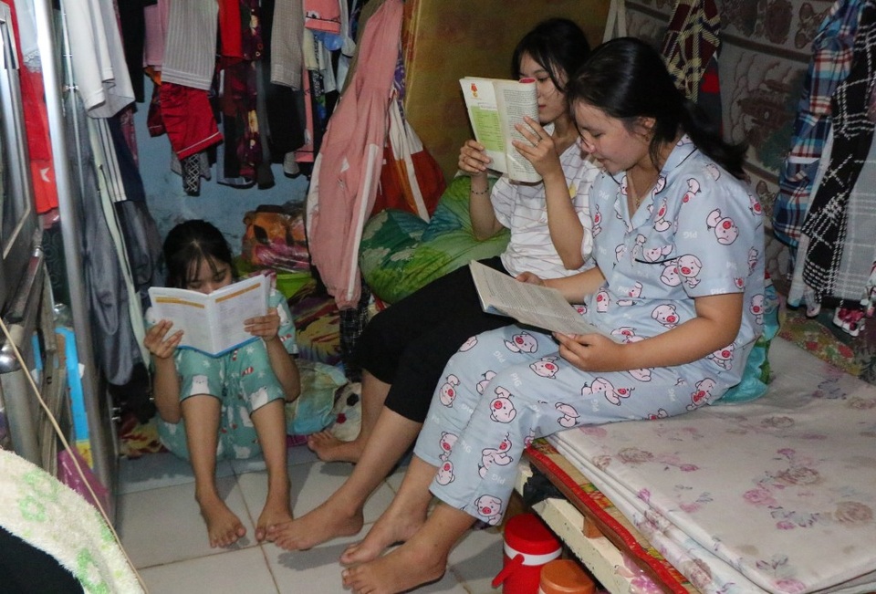 Thương hoàn cảnh gia đình 12 người sống trong một nhà cùng 3 chiếc xe lăn - 5 Thương hoàn cảnh gia đình 12 người sống trong một nhà cùng 3 chiếc xe lăn - 5