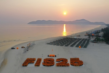 Gần 3000 người FPT IS cùng hát Quốc ca đón Hành trình ngày mới chào tuổi 25