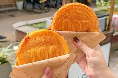 Chủ tiệm kiếm 50 triệu đồng một ngày nhờ loại bánh "hot trend" với giới trẻ