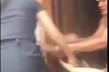 Mẹ bỉm hỉ hả thức đêm hóng clip đánh ghen "chồng và bồ trần như nhộng"