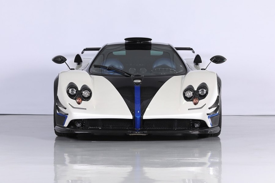 Cận cảnh siêu xe Pagani Zonda Riviera độc nhất giá 5,5 triệu USD - 8 Cận cảnh siêu xe Pagani Zonda Riviera độc nhất giá 5,5 triệu USD - 8