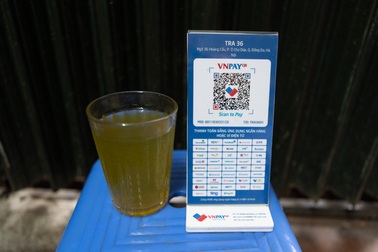 Chuyện "quét mã QR mua xôi" và sự lệ thuộc công nghệ