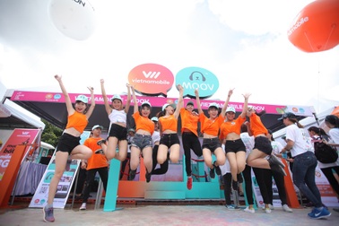 “Quẩy nhiệt tình, nhận quà hết mình” của Vietnamobile và MOOV trong Color me run
