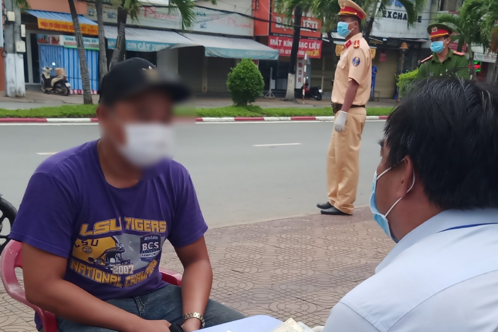 Cười ra nước mắt muôn kiểu lý do ra đường thời giãn cách xã hội - 2 Cười ra nước mắt muôn kiểu lý do ra đường thời giãn cách xã hội - 2