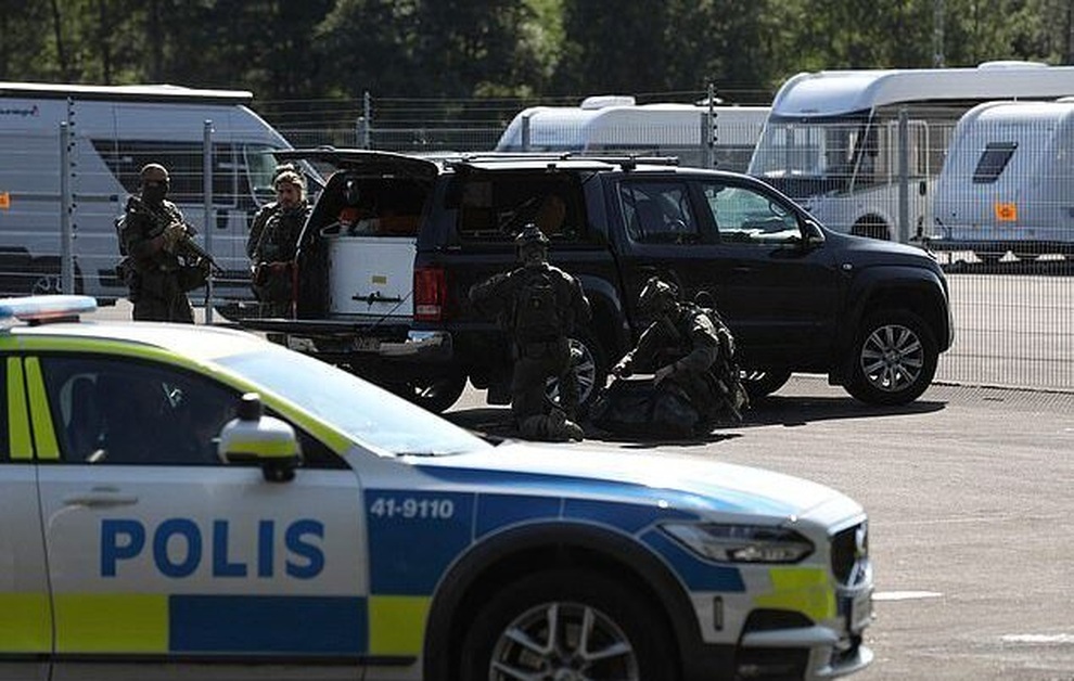 Tù nhân Thụy Điển bắt quản ngục làm con tin suốt 9h, đòi chuộc bằng pizza - 1