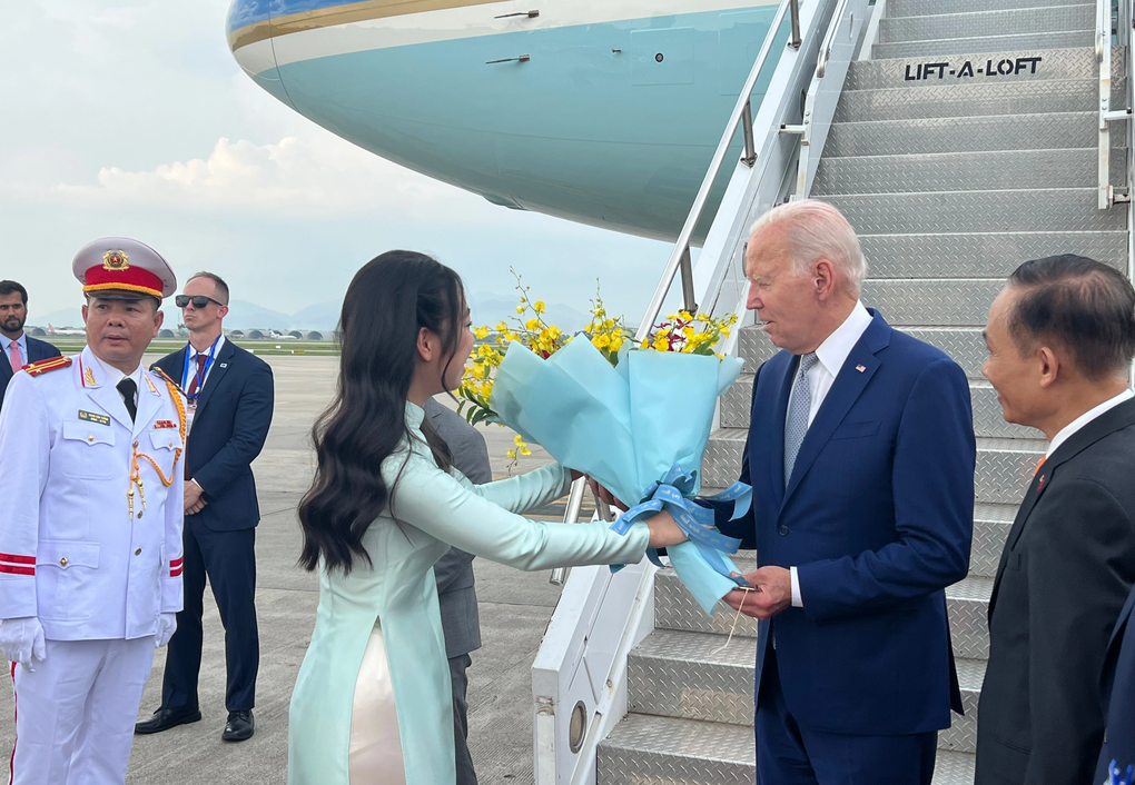 Điều chưa biết về nữ sinh tặng hoa cho Tổng thống Mỹ Joe Biden - 1