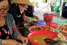 Độc đáo nghề “xẻ thịt” cua ở xứ Đất Mũi