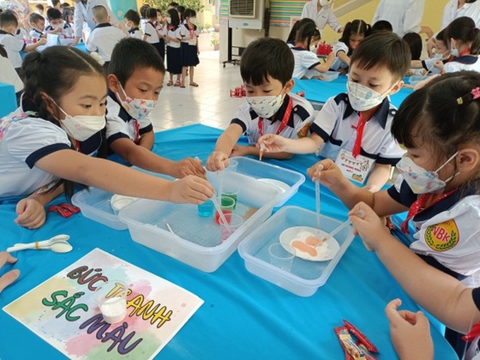 Học sinh Trường Tiểu học Nguyễn Bỉnh Khiêm tham gia hoạt động trải nghiệm đầu năm học 2022-2023. Ảnh sggp.org.vn
