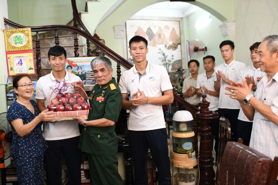 CLB Viettel với truyền thống “uống nước nhớ nguồn” - 2 CLB Viettel với truyền thống “uống nước nhớ nguồn” - 2